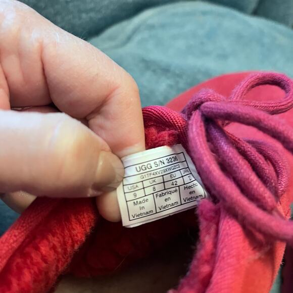 ugg Neumel red chukka boot size M9 - Picture 7 of 7